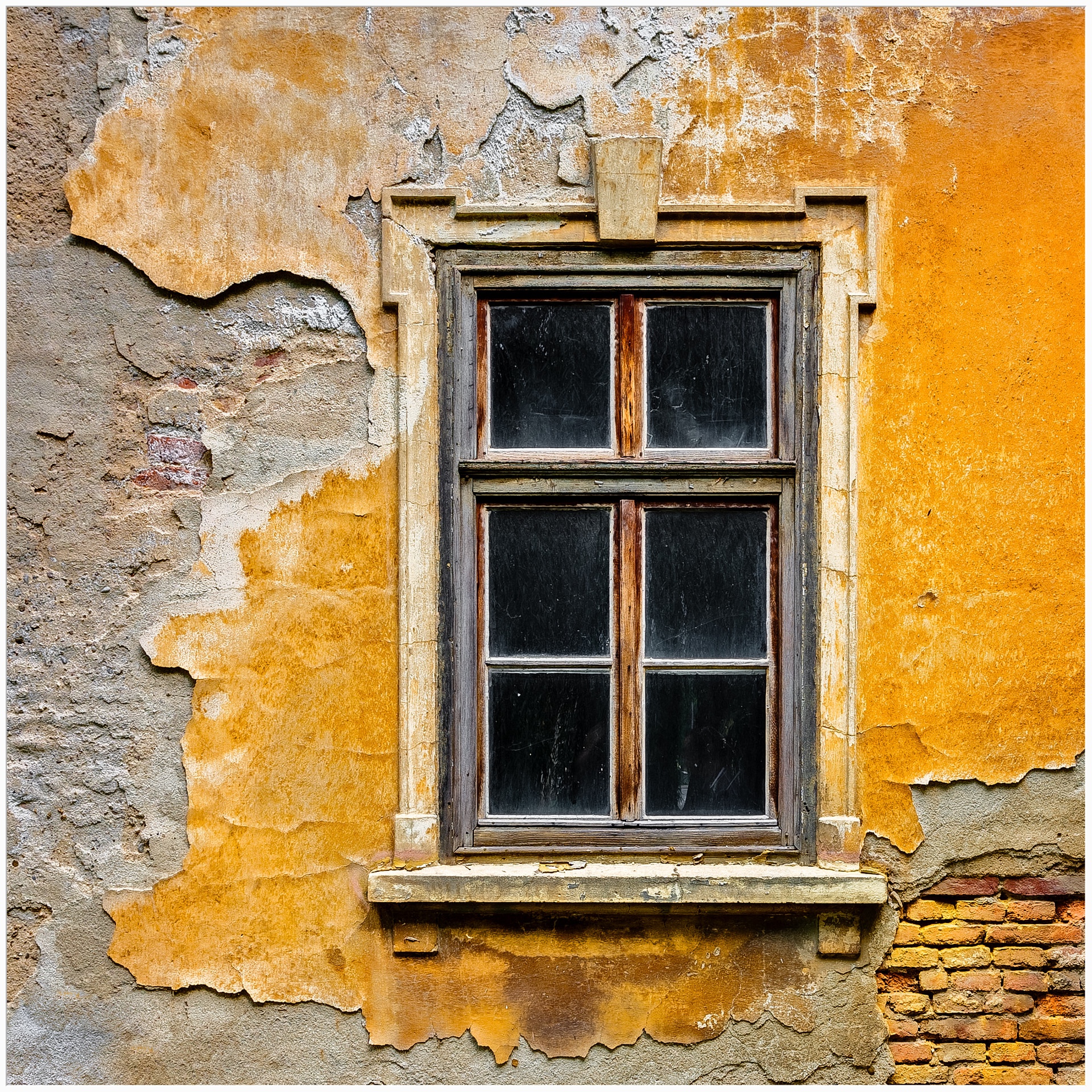 Old facade and window 09-09